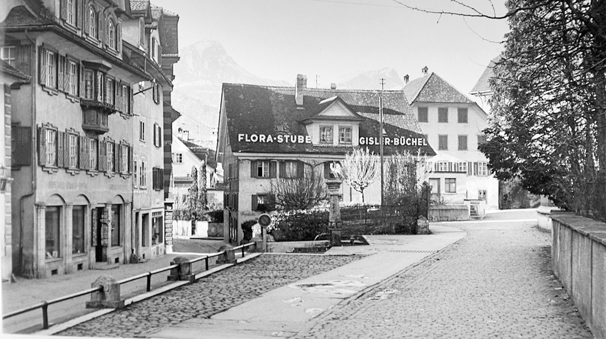 Zugang zum Kirchplatz um 1920